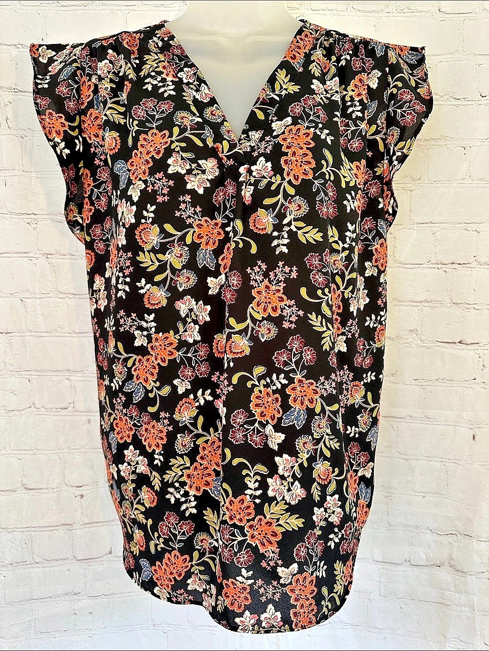 Chaus Floral V-Neck Blouse with flutter sleeves in Black & Orange Like New size
